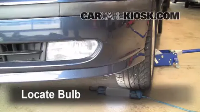 2005 Saab 9-5 Arc 2.3L 4 Cyl. Turbo Sedan Éclairage Feu antibrouillard (remplacer l'ampoule)